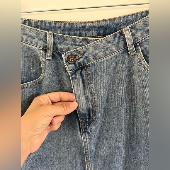 Happily Grey Crossover Waistband Frayed Hem Denim Midi Jean Skirt Size 11/29 - Picture 3 of 8